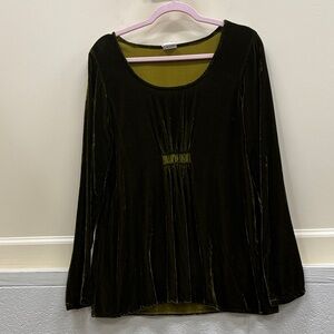 CMC women’s medium Elegant Green Velvet Women's long sleeve ruched top